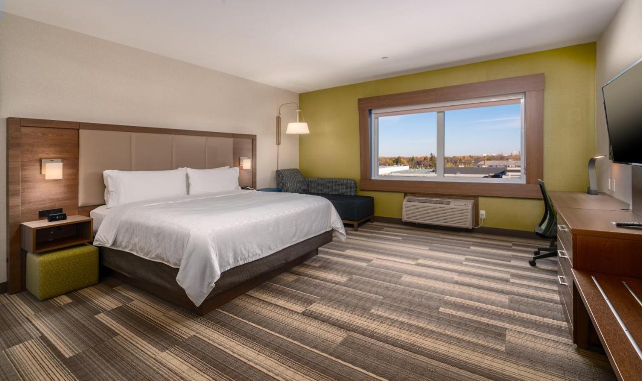 Holiday Inn Express & Suites - Brandon By Ihg Exterior photo