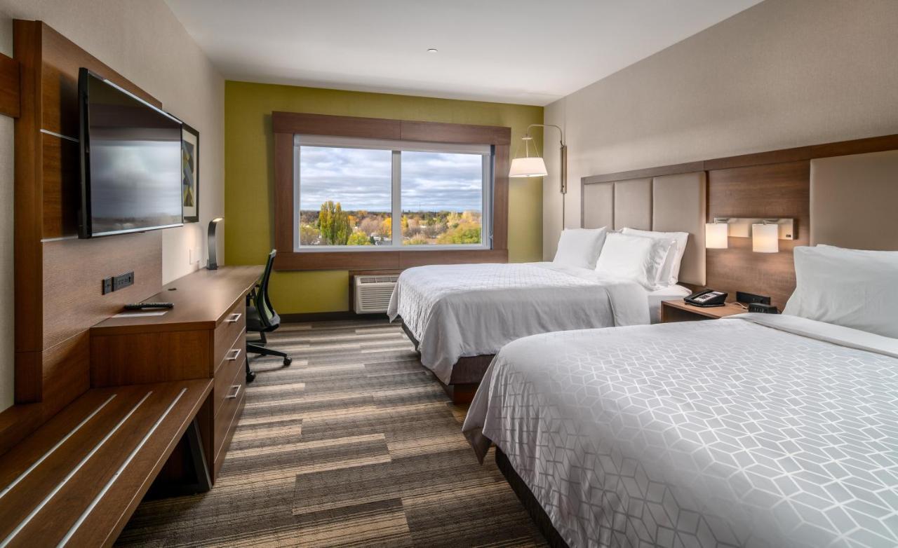 Holiday Inn Express & Suites - Brandon By Ihg Exterior photo